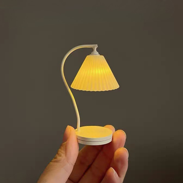1:12 Dollhouse Miniature European Table Lamp with Button Battery - White SKU image