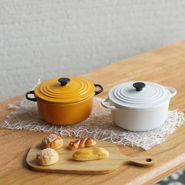 1:6 Dollhouse Miniature Large Alloy Cooking Pot with Lid - 02-miniature-large-alloy-cooking-pot-lifestyle