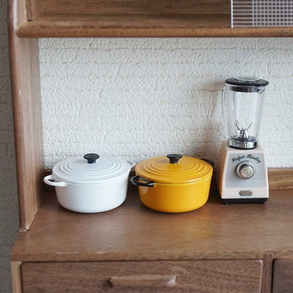 1:6 Dollhouse Miniature Large Alloy Cooking Pot with Lid - 04-miniature-large-alloy-cooking-pot-table-scene